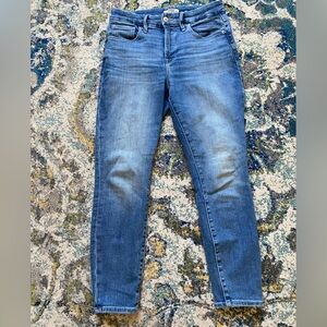 Good American Skinny Jeans in Medium Blue Wash